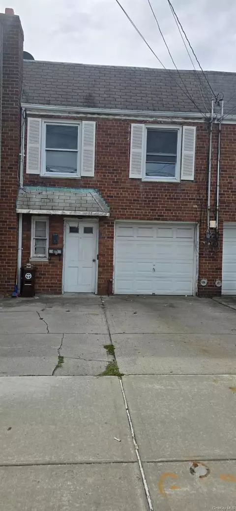 22258 Braddock Ave, New York, NY 11428