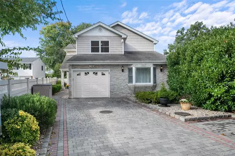 20 3rd St, Bayville, NY 11709