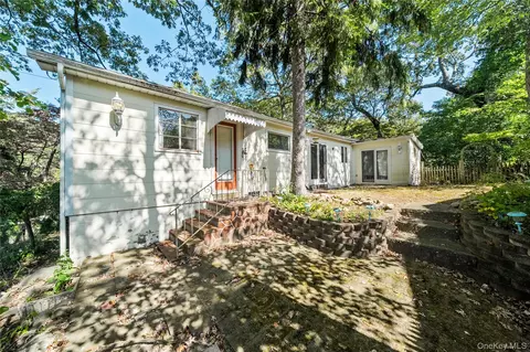 14 Whitestone Rd, Sound Beach, NY 11789
