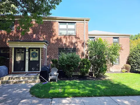 219-12 75th Ave #LOWER, Oakland Gardens, NY 11364