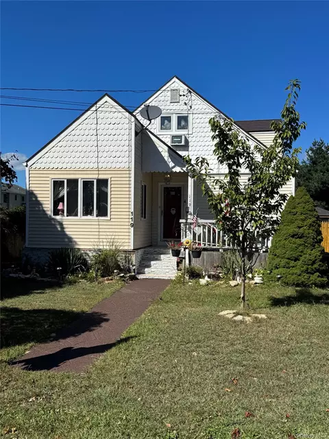 119 Rugby Dr E, Shirley, NY 11967