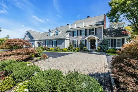 7 True Harbour Way, West Islip, NY 11795
