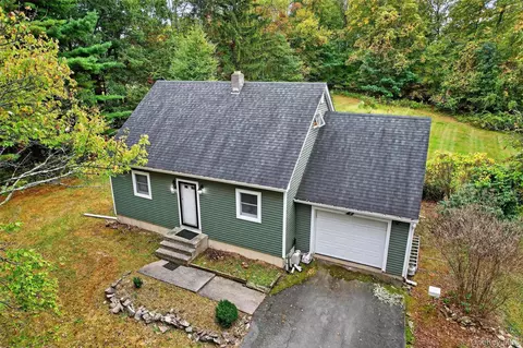 63 Pierson Hill Rd, Mount Hope, NY 10940