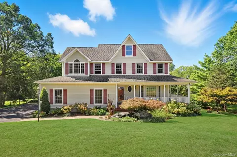 6 Evergreen Dr, Wappinger, NY 12590