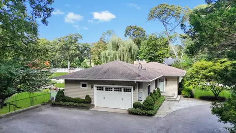 109 Oakside Dr, Smithtown, NY 11787