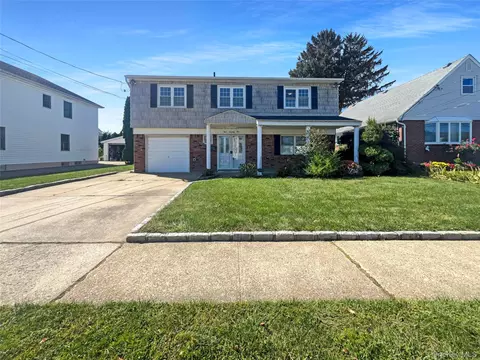 371 Pennsylvania Ave, North Hempstead, NY 11501