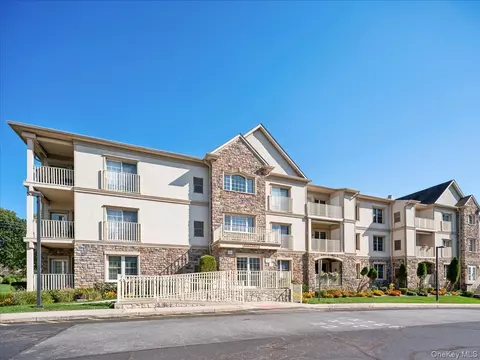 28 N De Baun Ave #208, Ramapo, NY 10901