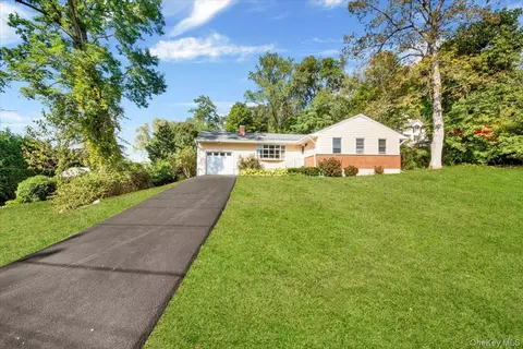 40 Baldwin Ln, Mahopac, NY 10541