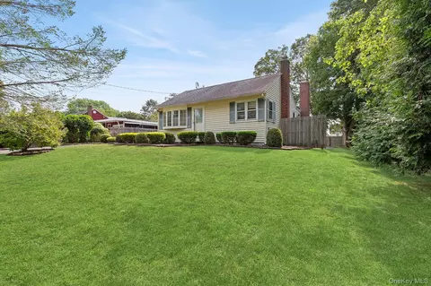 1645 Ruth Rd, Mattituck, NY 11952
