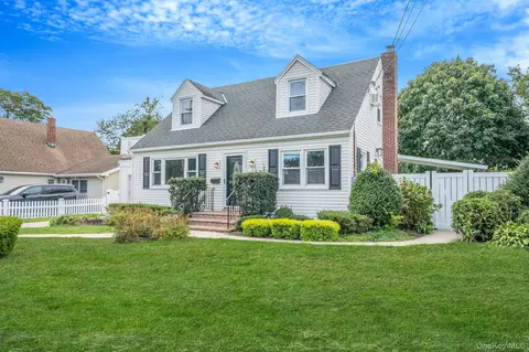 3862 Clark St, Seaford, NY 11783