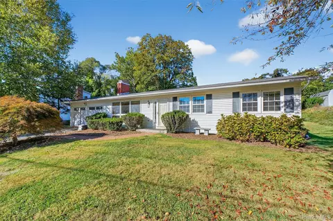 1 Philmore Dr, Poughkeepsie, NY 12603