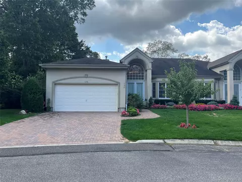 130 Altessa Blvd, Melville, NY 11747