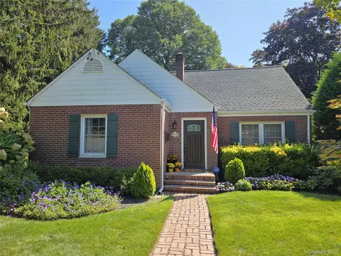 178 Maple Dr, Saint James, NY 11780
