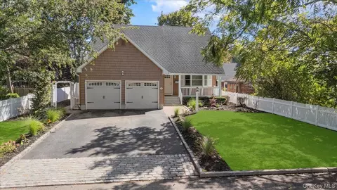 94 Carman Pl, Amityville, NY 11701