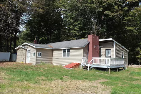 11 Terwilliger Ln, Shawangunk, NY 12566
