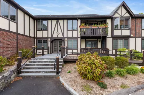 16 Manville Ln #4, Mount Pleasant, NY 10570