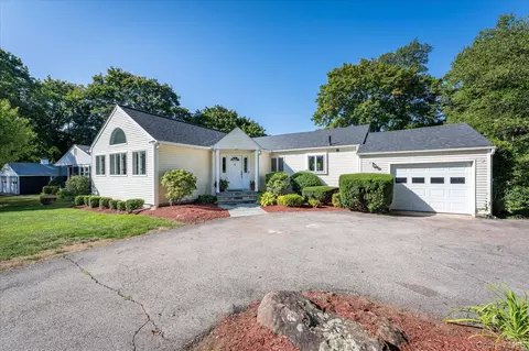 88 Oak Ridge Rd, Mount Pleasant, NY 10570