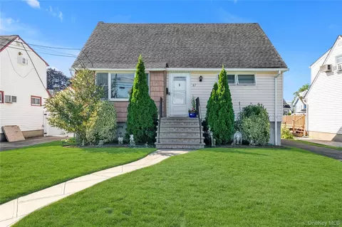 87 Montgomery Ave, Oceanside, NY 11572