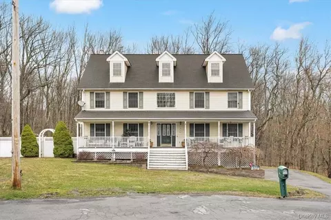24 James Ct, Greenville, NY 12771