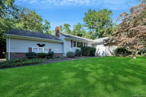 770 Meadow Ln, Mattituck, NY 11952