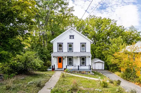 47 Summit St, Hudson, NY 12534