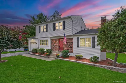 16 Puritan Ln, Washingtonville, NY 10992