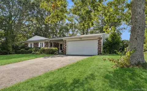 24 Woodbine St, Coram, NY 11727