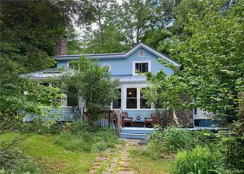 446 Shandelee Rd, Rockland, NY 12758