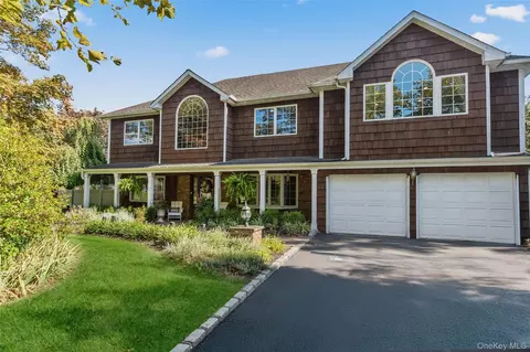 28 Mosshill Pl, Stony Brook, NY 11790