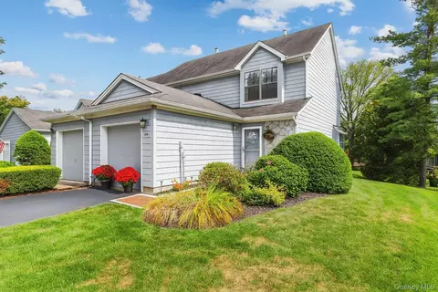 68 Jonathan Dr, Mahopac, NY 10541