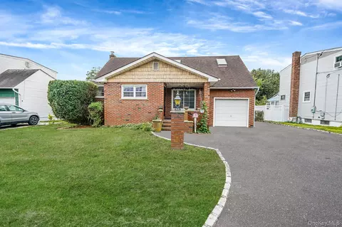361 35th St, Lindenhurst, NY 11757