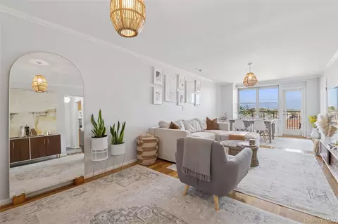410 E Broadway #5M, Long Beach, NY 11561