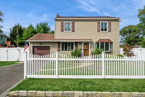 59 Grand Pl, East Northport, NY 11731