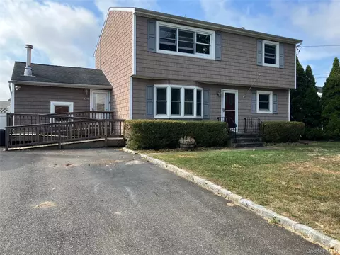 429 47th St, Lindenhurst, NY 11757