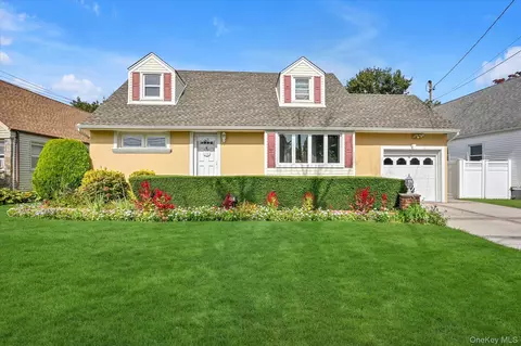 141 Brown Ave, Hempstead, NY 11550