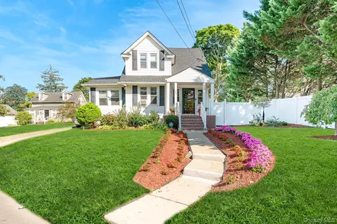 724 Foxhurst Rd, Baldwin, NY 11510