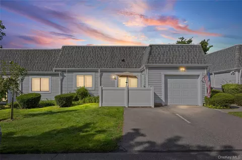 204 Bentley Ct E # 204, Saint James, NY 11780