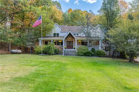 2 Fox Den Ln, North Salem, NY 10560