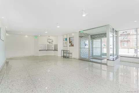 125 Beach 124th St #6H, Rockaway Park, NY 11694