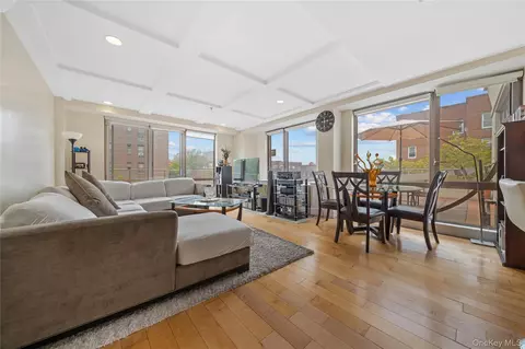 64-05 Yellowstone Blvd #PH 509, New York, NY 11375