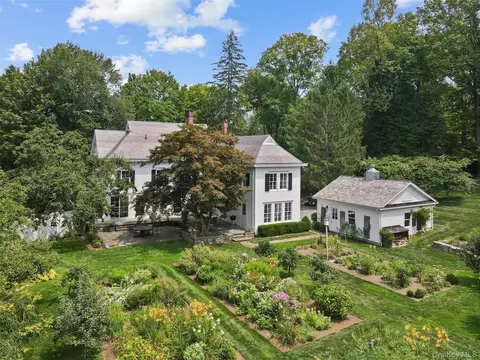 21 Katonahs Wood Rd, Katonah, NY 10536