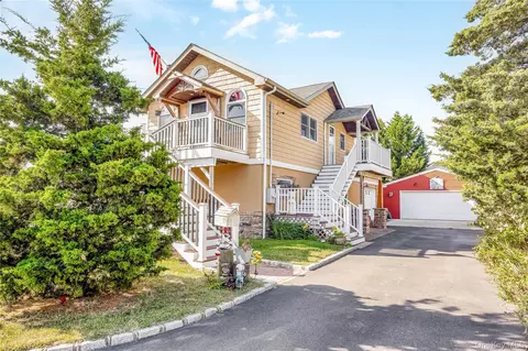 769 S Hickory St, Lindenhurst, NY 11757