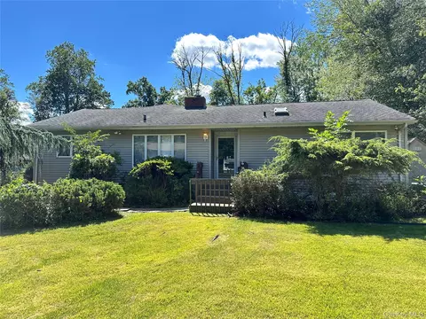 101 New Valley Rd, Clarkstown, NY 10956