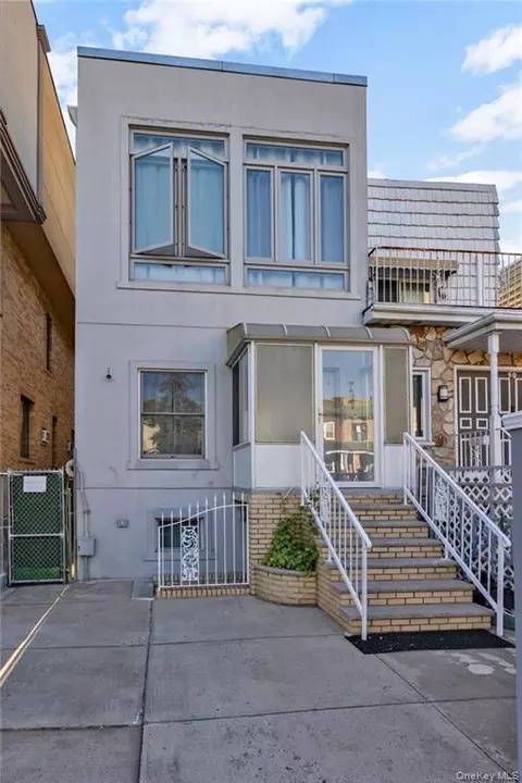 82 W End Ave, Brooklyn, NY 11235