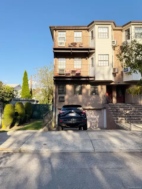 15115 78th St #2, Glendale, NY 11385