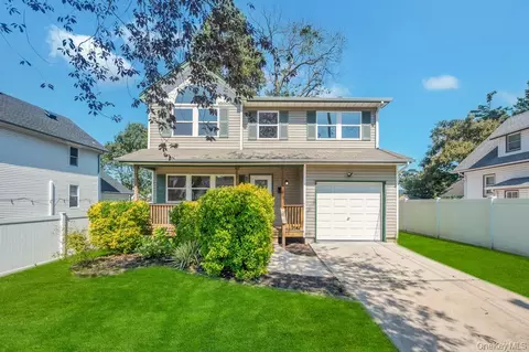 27 W Smith St, Amityville, NY 11701