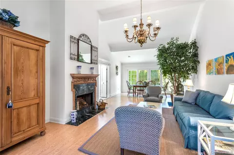520 Hampton Rd #17, Southampton, NY 11968