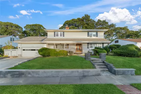 174 Delaware Ave, Freeport, NY 11520