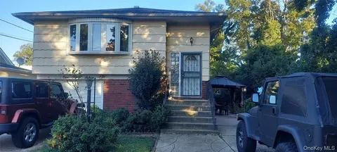 147 S Montgomery St, Valley Stream, NY 11580