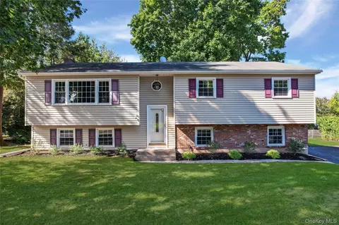 11 Mein Dr, Clarkstown, NY 10956